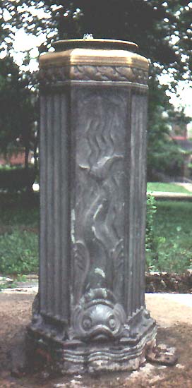 Drinking fountain in Highland Park